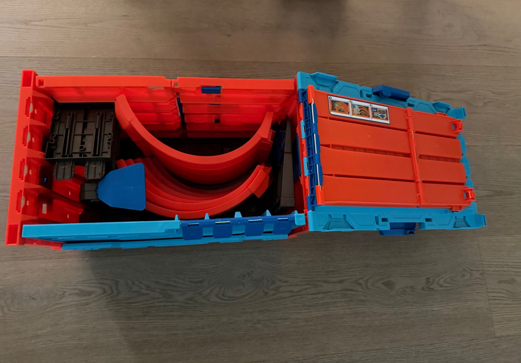 Hot Wheels Giocattoli: Hot Wheels Bahn Track mit 3 Optionen – Usato da Zollikon venduto da Cwoody 3
