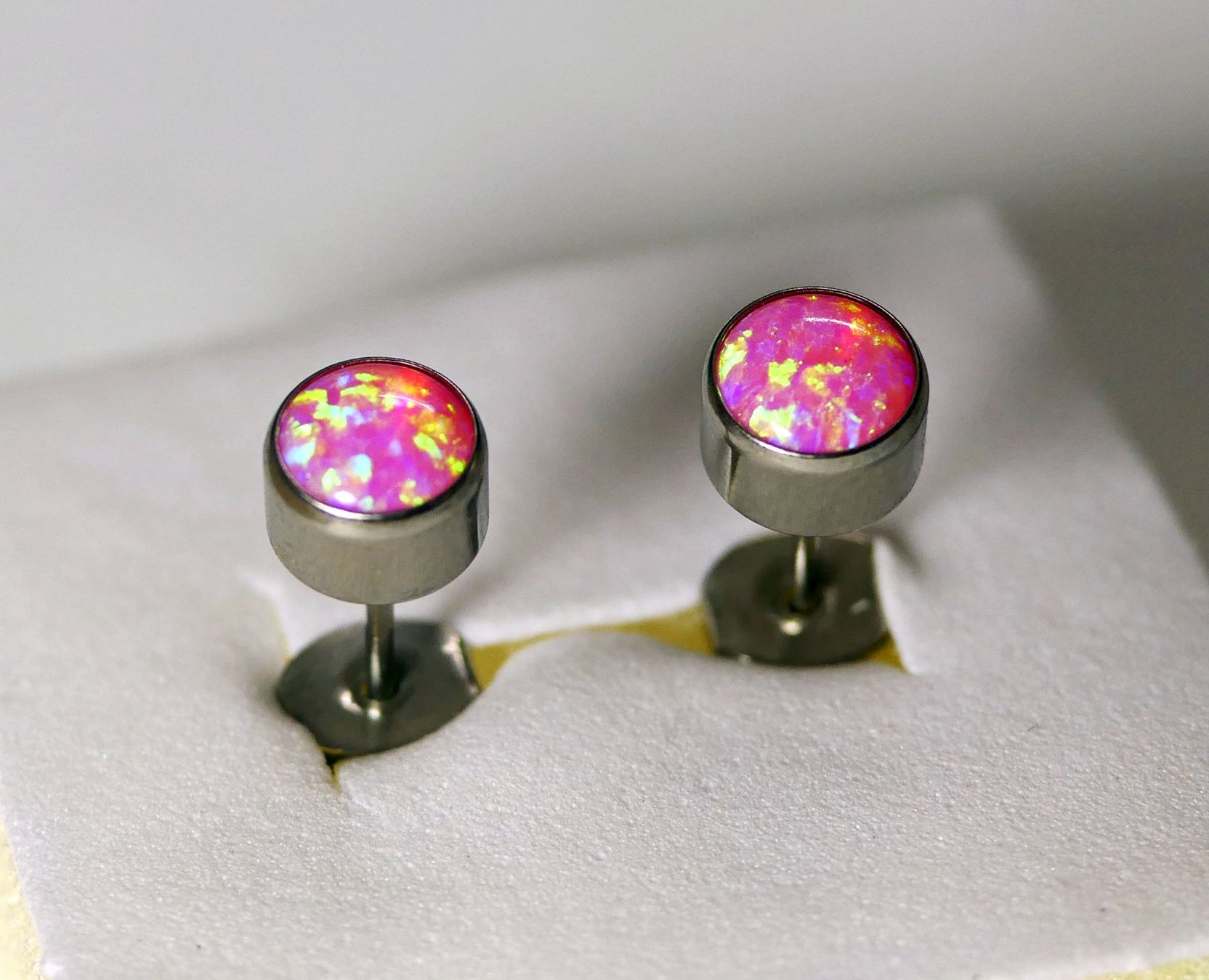 Orecchini pendenti & Orecchini a lobo: Ohrstecker aus Titanium mit Opal – Nuovo e nell'imballaggio originale da Matten b. Interlaken venduto da kero71 3