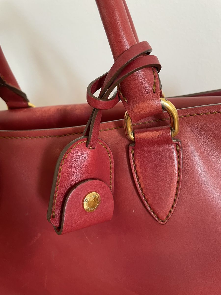 Miu Miu Taschen: MiuMiu - Leder Henkeltasche – Gebraucht aus Zürich von fabelhaft17 1