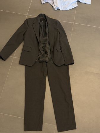 Anzug Damen MNG dunkelgrau gestreift Grösse S