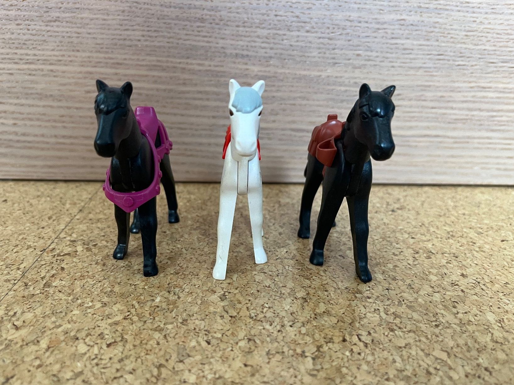 Playmobil Spielzeuge: Playmobil - 3x Pferd mit Sattel – Gebraucht aus Grosswangen von Vita500 1