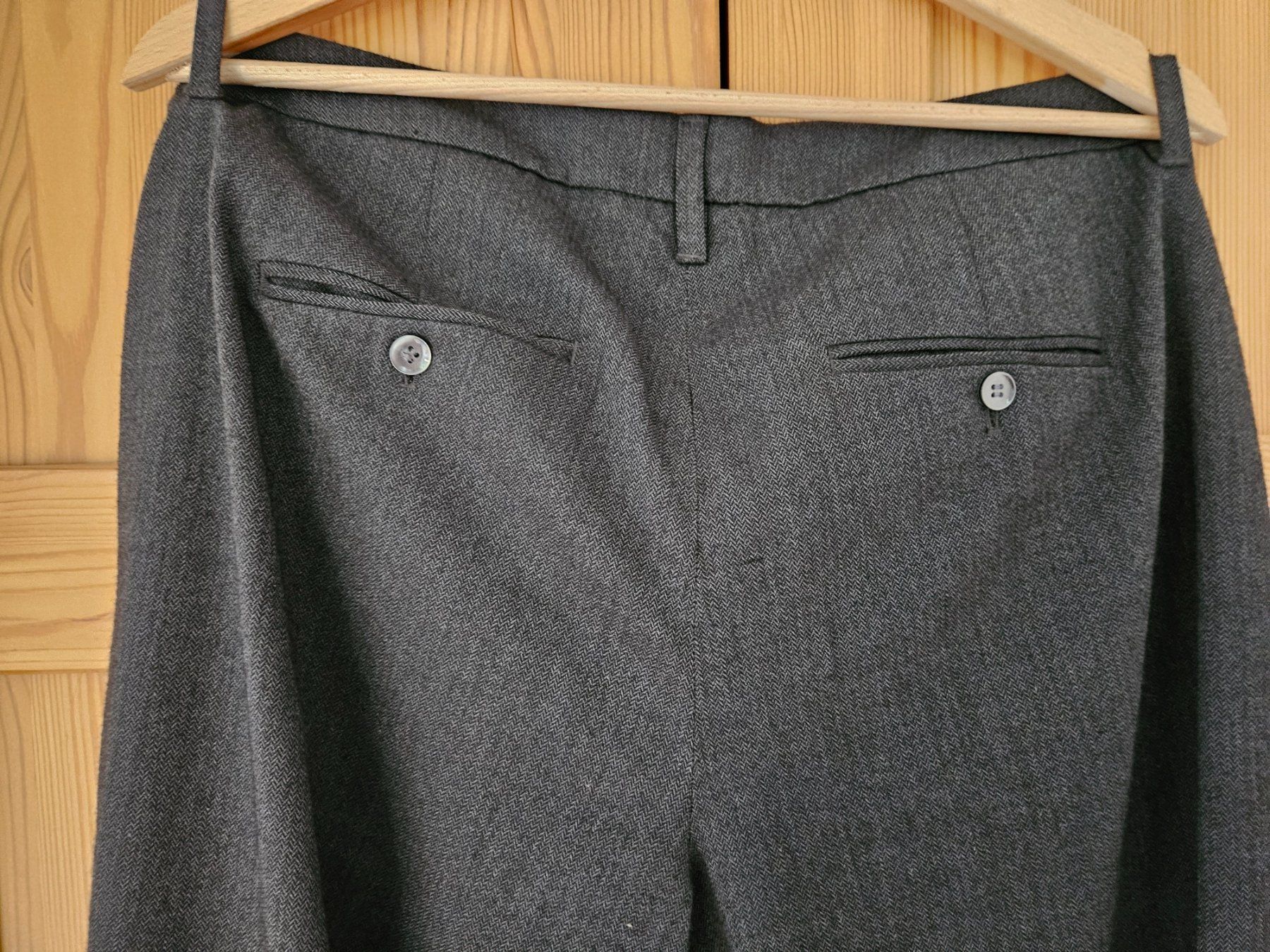 Esprit Pantaloni: Esprit Stoffhose, Grau-Schwarz, Gr. 40 – Usato da Wettingen venduto da Sk8ertomda 8