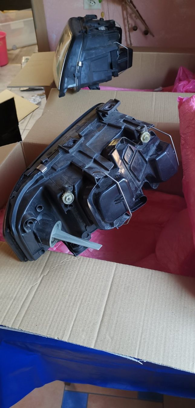 Audi Fari: Audi A6 4b Avant 2001 Scheinwerfer Set Links + Rechts – Usato da Haslen GL venduto da skullch 8