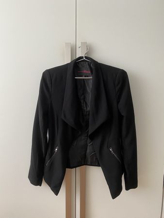 Vier Damen Blazer schwarz in verschiedenen Modellen S/36