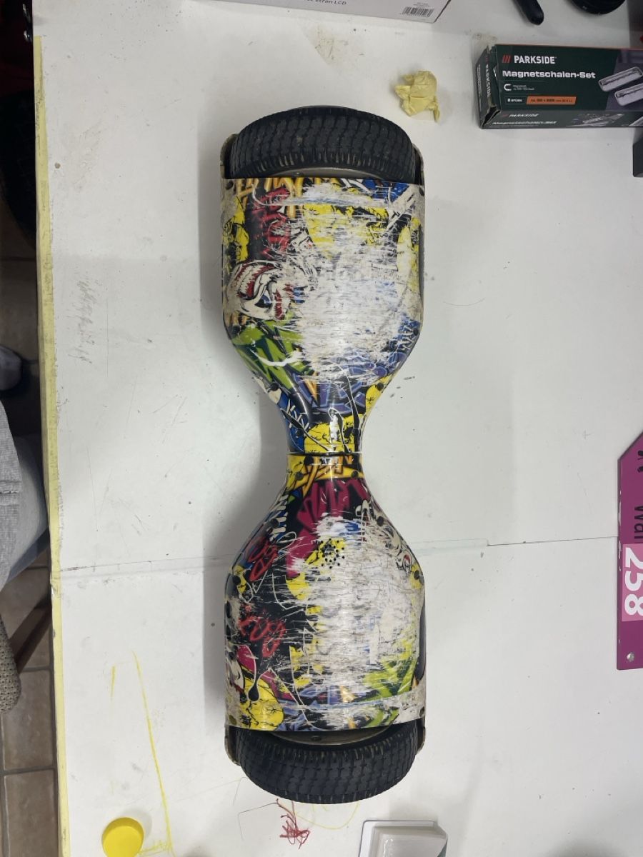 Hoverboard: Hoverboard mit Graffiti-Design gebraucht ( mit Ladekabel) – Usato da Frauenfeld venduto da sve_r5qv 2