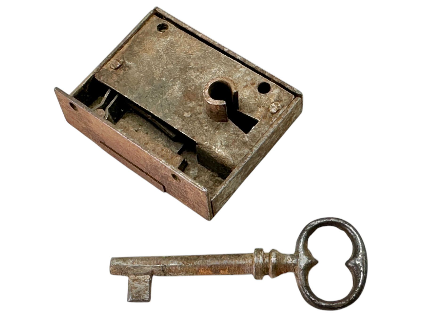 Eisenwaren: Serrure de meuble ancienne avec clé forgé main – Gebraucht aus Morges von objetsdepoque 3