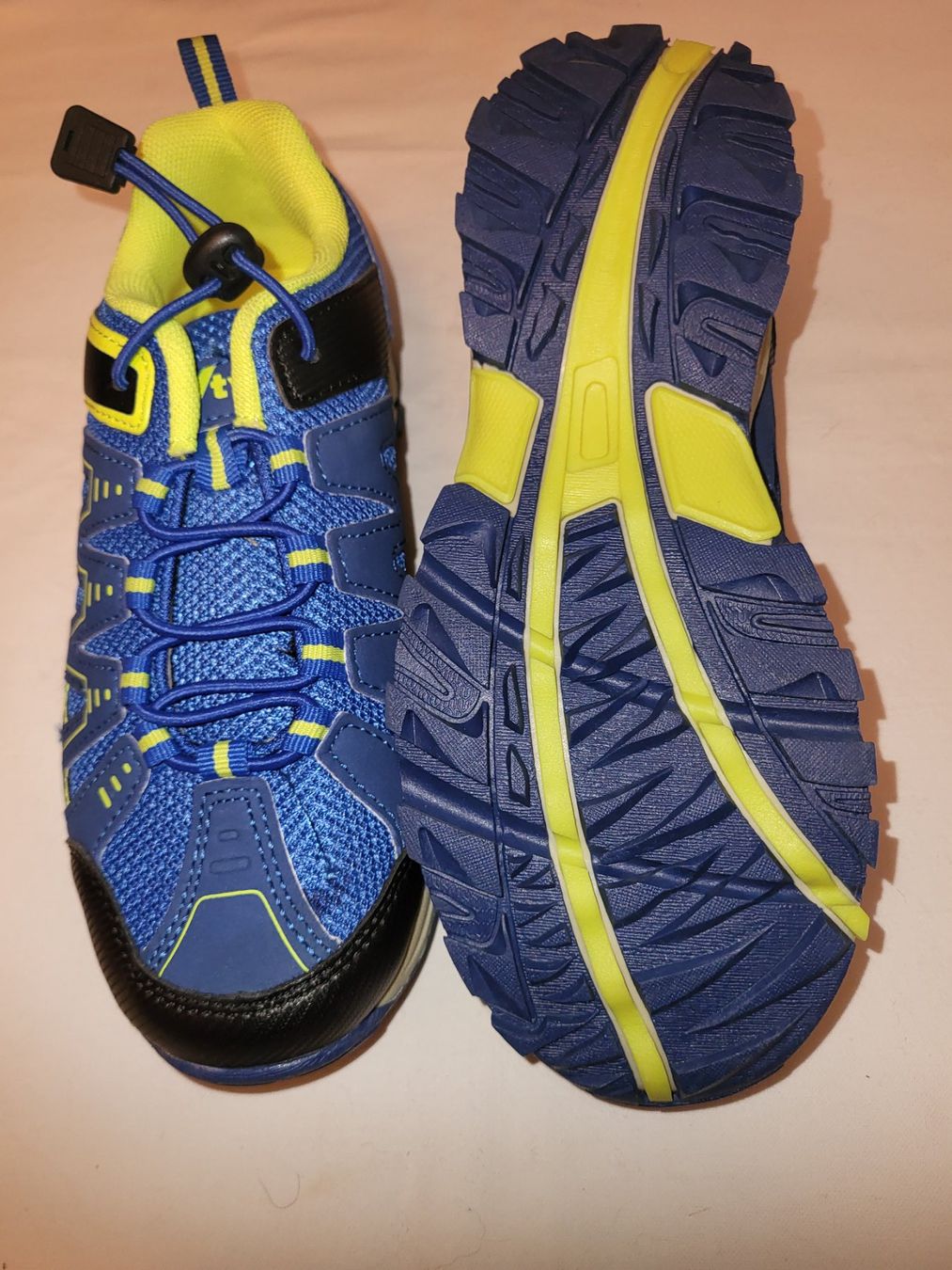 Herrenschuhe: Blaugelbe Sneakers von Vty, Grösse 34 – Neu (gemäss Beschreibung) aus Guggisberg von Aegertenlehn 1