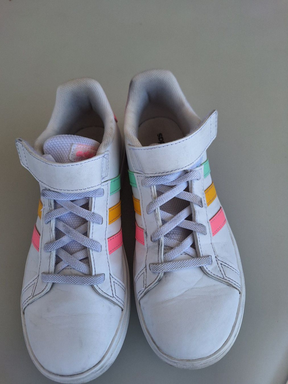 Adidas Scarpe per ragazze: Lässige Sneaker von Adidas – Usato da Cham venduto da Fiftyfive 1
