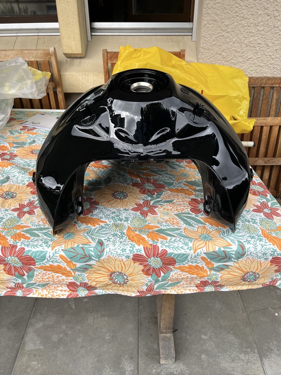 Suzuki Tutti i ricambio per moto: Tank Suzuki v Strom 650 – Usato da Langenbruck venduto da cde_tx7d 5