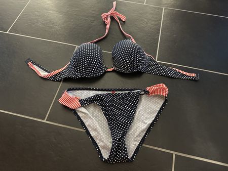 Gepunkteter Bikini Gr. 38, Neckholder, rot weiss blau