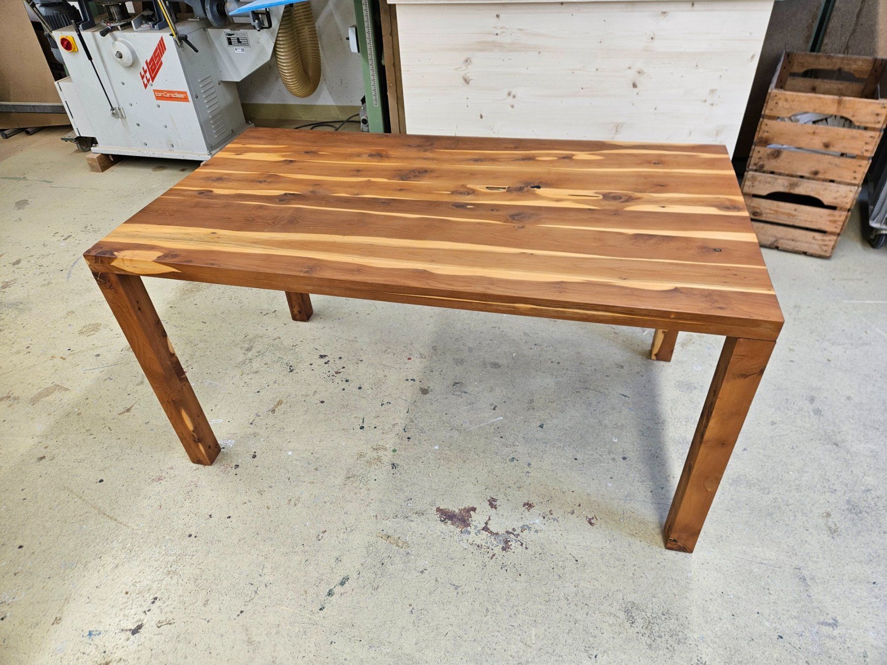 &Tradition Tables: Einzigartiger Tisch aus Eibenholz – D'occasion à Brienz BE par dabene