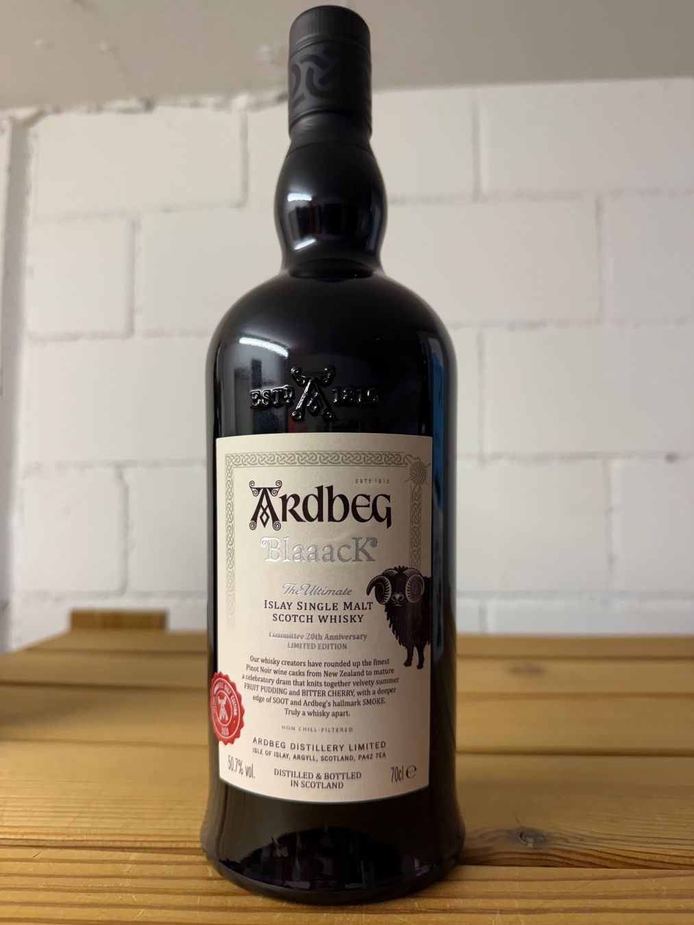 Ardbeg Bevande alcoliche: Ardbeg Blaaack Committee Release – Nuovo e nell'imballaggio originale da Wiesendangen venduto da whiskyandwine