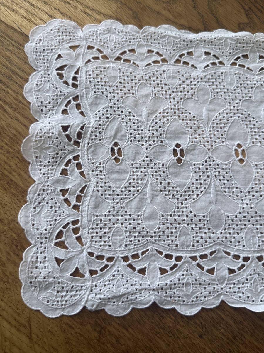 Autre linge de table: vintage Handmade Deckchen, weiss, Baumwolle – D'occasion à Siebnen par koschitoschi 1