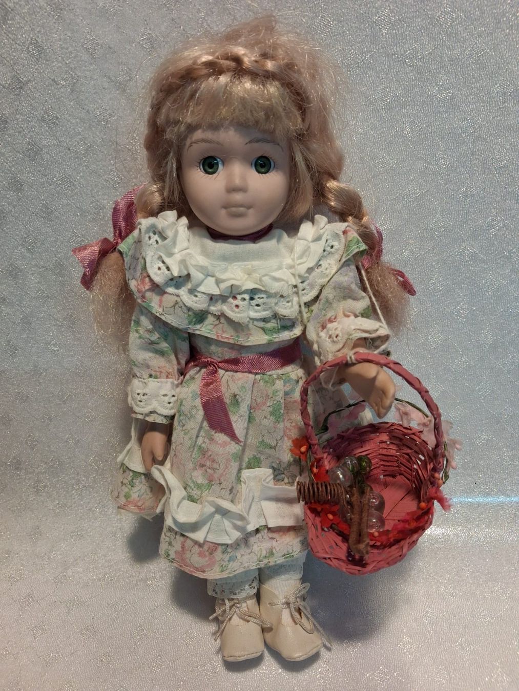 Bambole: Puppe stehend mit Kleid und Korb Höhe 25 cm – Usato da Winterthur venduto da mar_jwg7