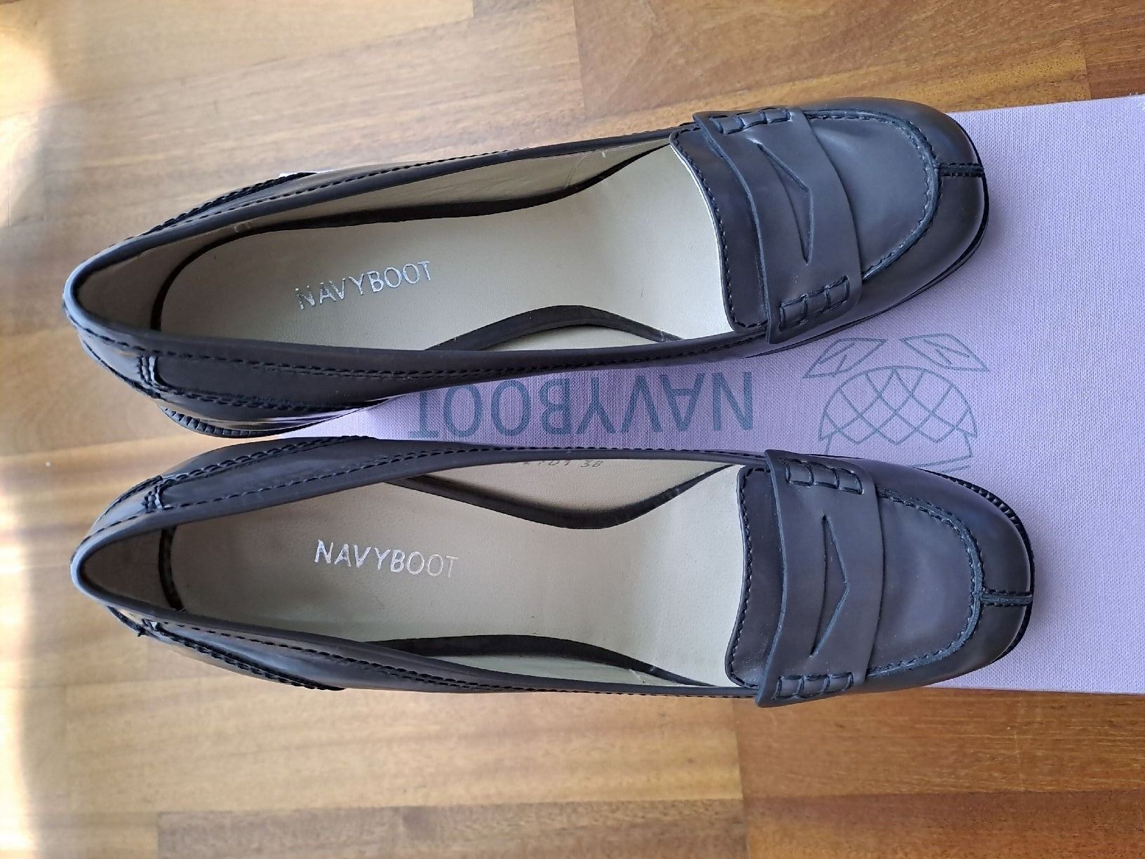 Navyboot Chaussures femmes: Navyboot Leather Pumps with Block Heel - size 38 – D'occasion à Genève par sunsustains 1