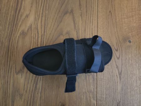 Orthopädischer Schuh / Verbandsschuh