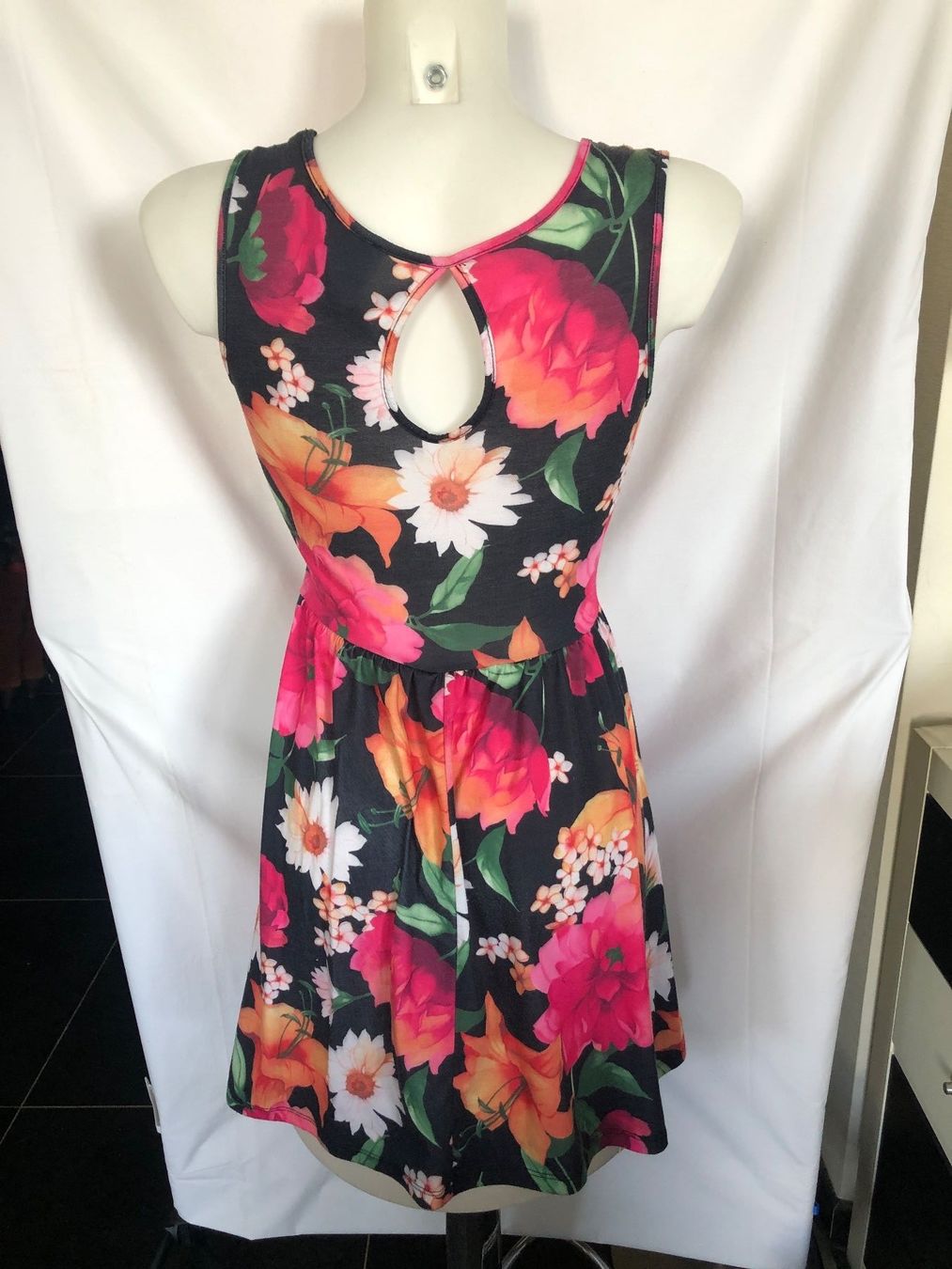 Vestiti: Robe sans manches à fleurs Atmosphere taille 34 bon état – Usato da Coppet venduto da Vanessamode 2