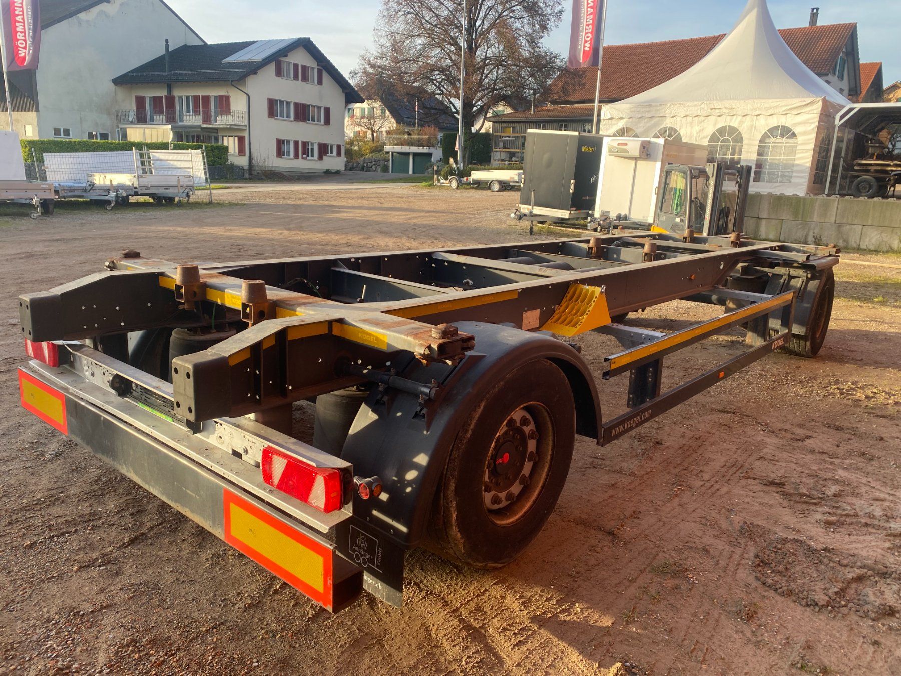 Kögel Anhänger: Container/Wechselpritschen-Anhänger / Kögel AW18 – Gebraucht aus Engwilen von FaehAnhaengerGmbH 2
