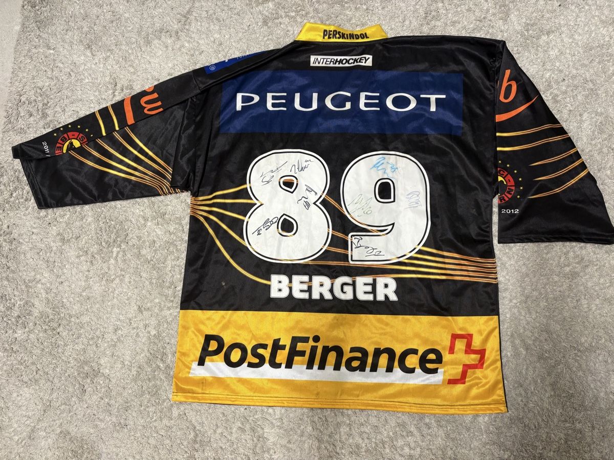 Maillots de corps & Pantalons: SCB Trikot mit Unterschriften – D'occasion à Fraubrunnen par cur_c2cc 1