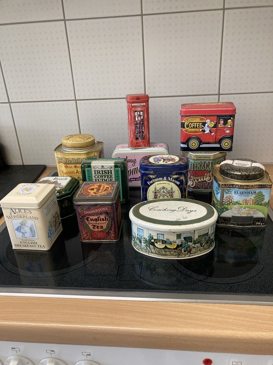Toutes les décorations: Englische Blechdosen 12 Stk. – D'occasion à Schaffhausen par christamawe