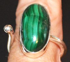 Ring L-9006 – Malachit Grössenverstellbar