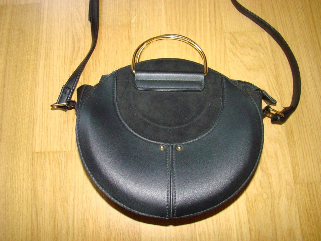 Borse da donna: joli sac à main noir – Nuovo e nell'imballaggio originale da Lussery-Villars venduto da pousinete02 3