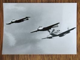 Foto Schweizer Luftwaffe Venom, Vampire, Mustang Formation