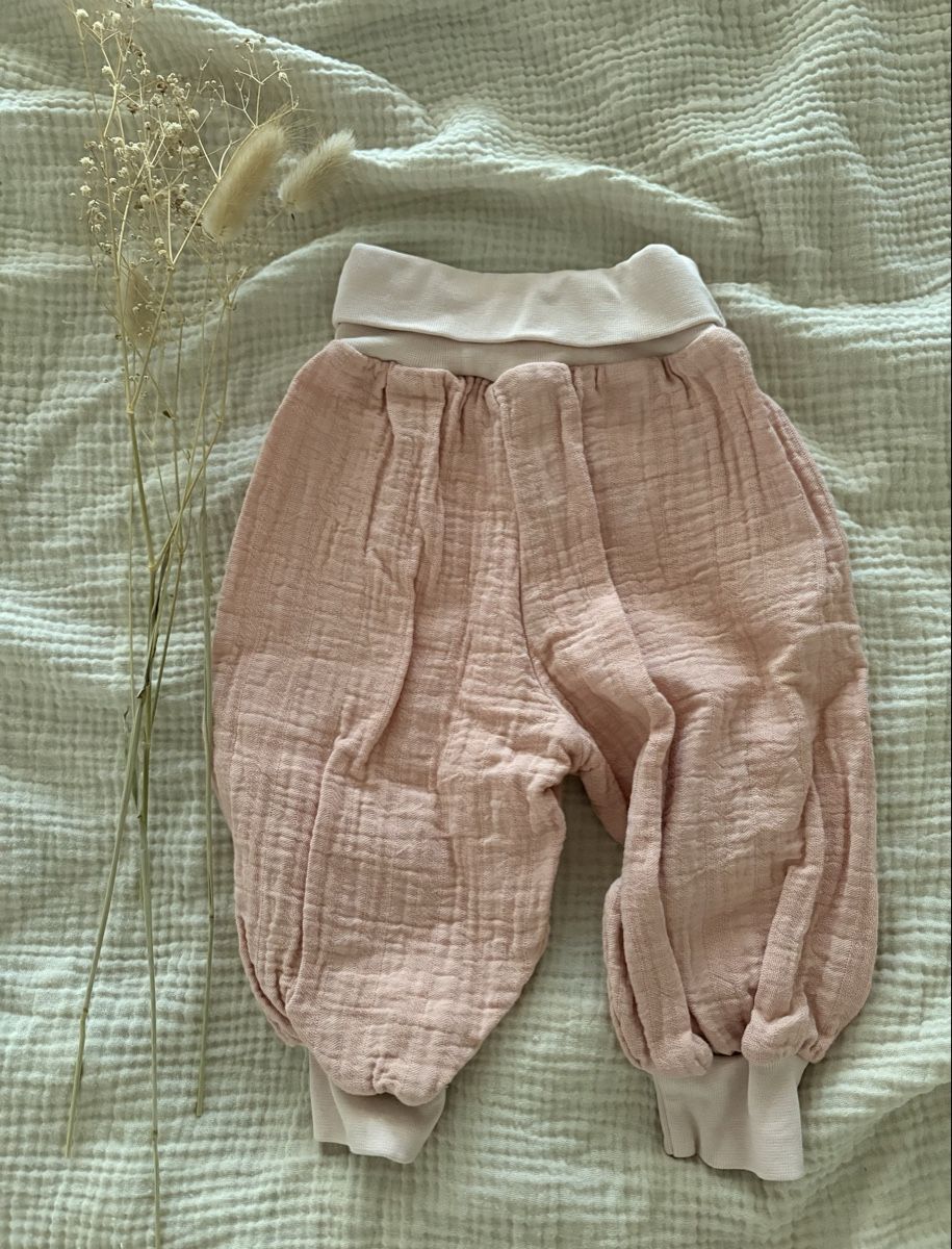 Hosen: Pumphose 62 cm Rosa – Gebraucht aus Malleray von 2v8v