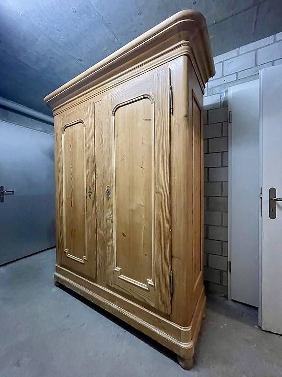 Armadi: Rustikaler Bauernschrank aus Holz – Usato da Wettswil venduto da Pandora95 2
