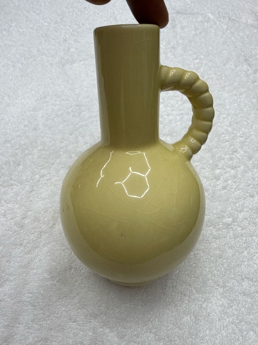 Vase & Récipients: Vase jaune ceramique  bon état – D'occasion à Chenens par anasantos90
