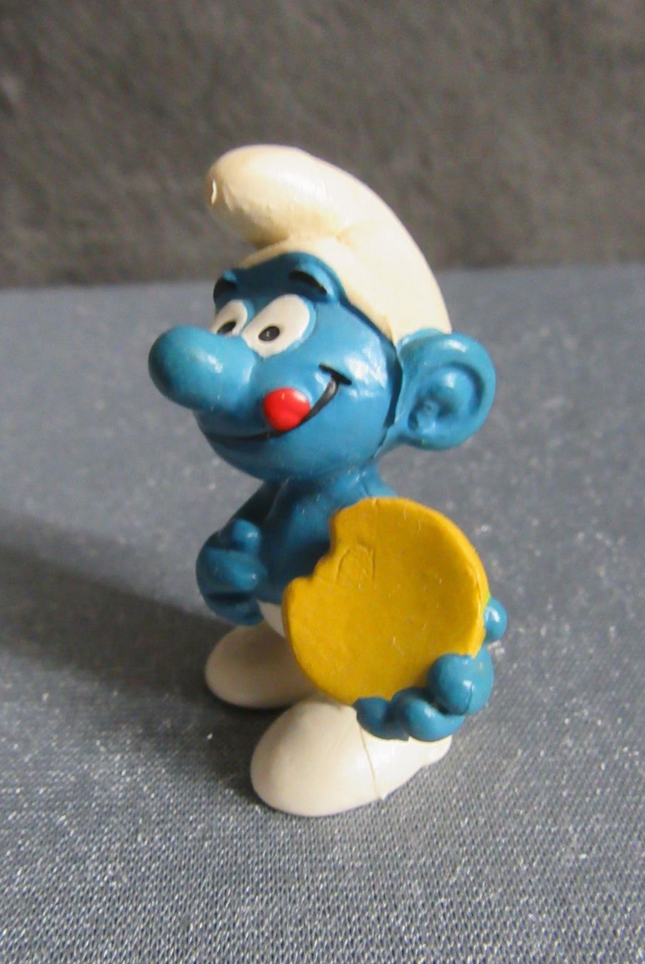 Statuette: Schlumpf mit Keks - ab CHF 4.00 – Usato da Auenstein venduto da Padabimbim 1