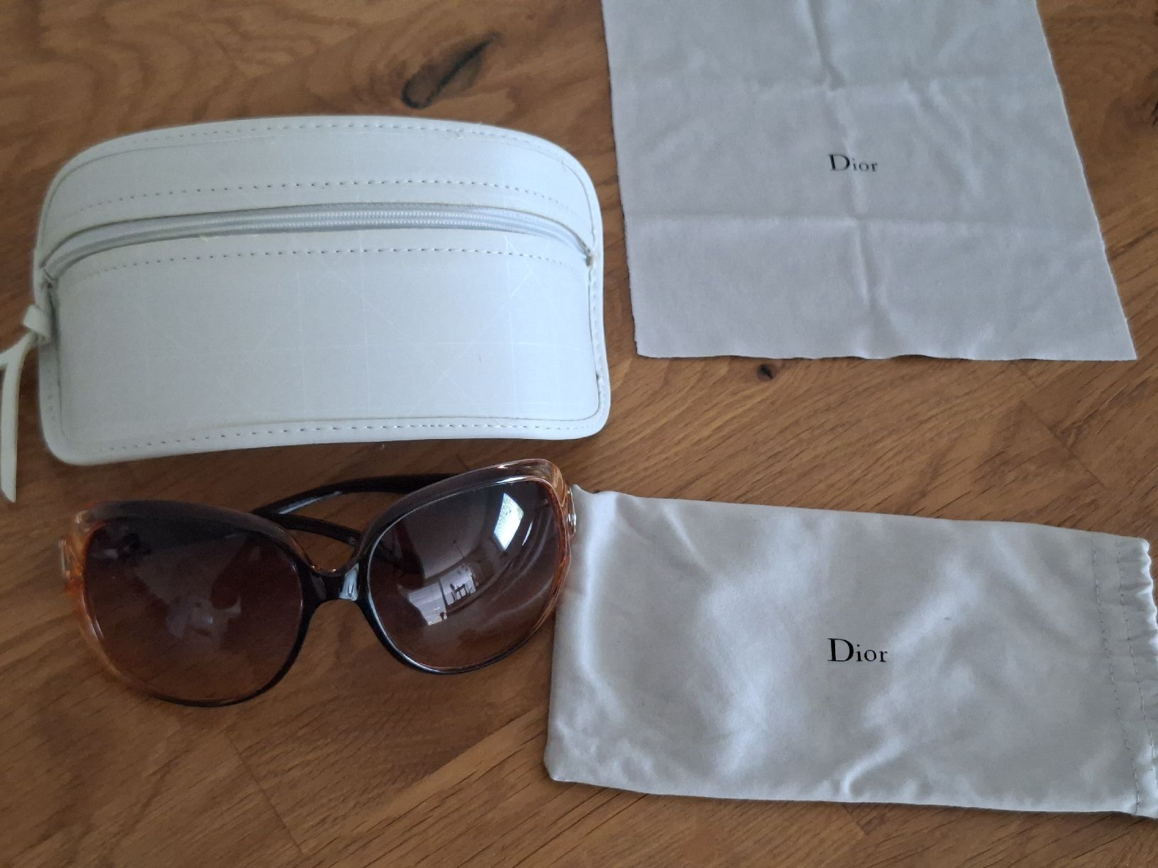Dior Brillen & Gläser: Dior Sonnenbrille Damen – Gebraucht aus Hitzkirch von Emanuela.Cucco 4