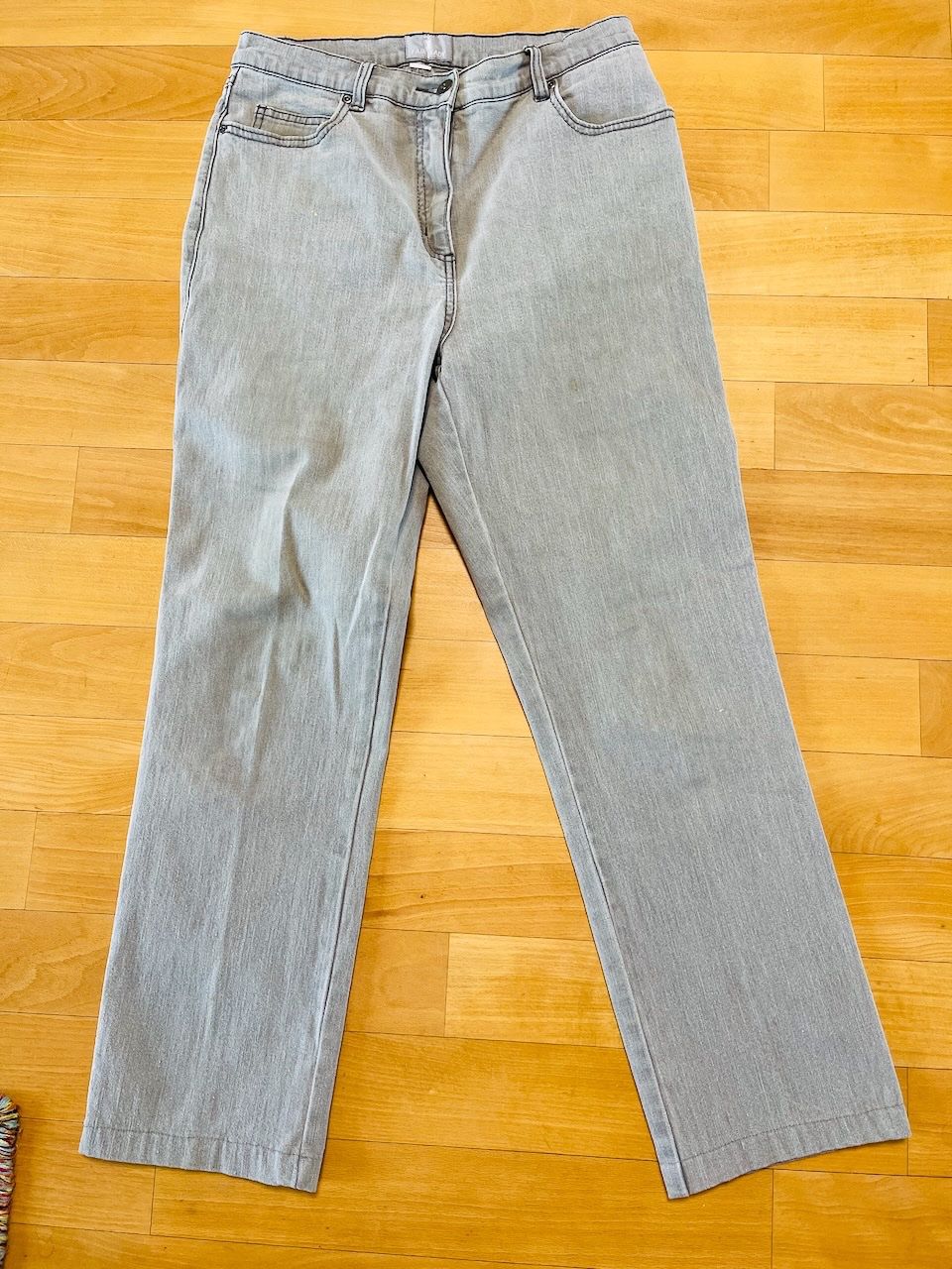 Jeans: hellgraue Jeans "Fair Lady" Gr. S – Usato da Winterthur venduto da 1956ingi