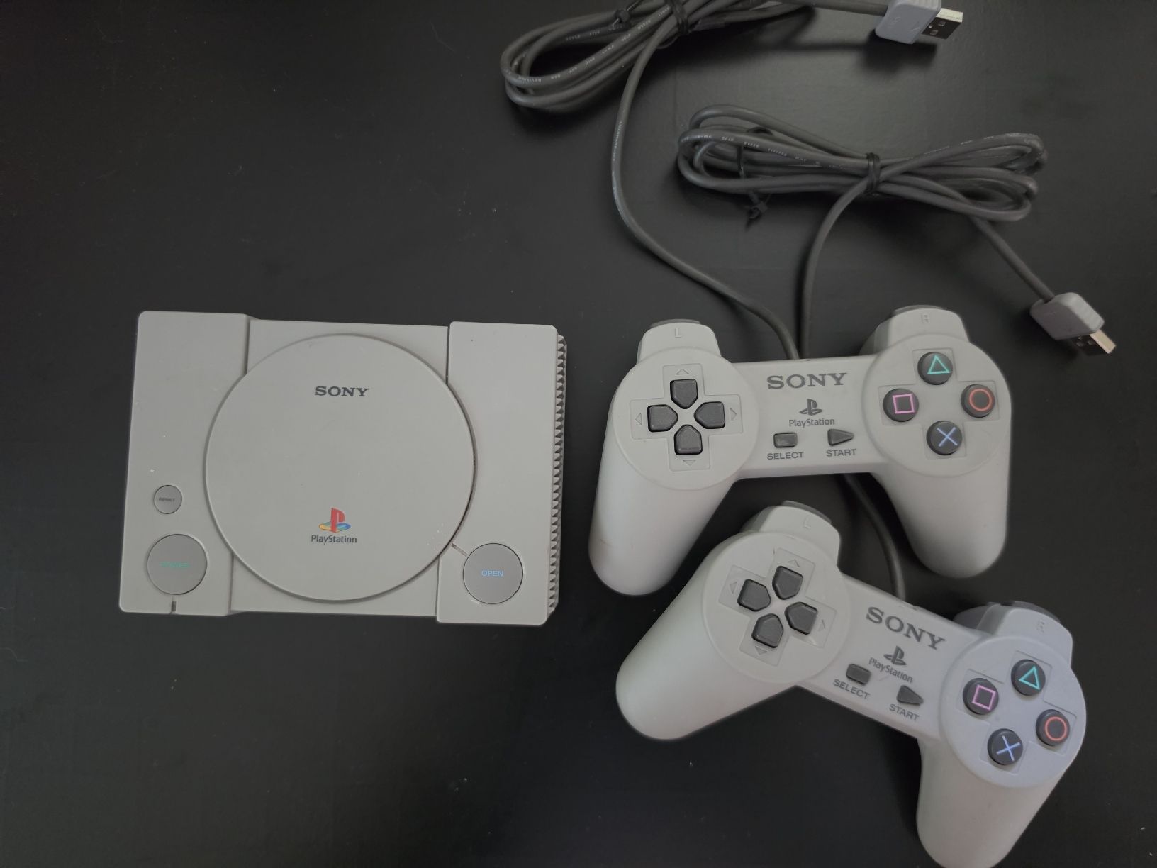 Sony Console: Sony PlayStation 1 Konsole mini mit 2 Controllern – Usato da Wallisellen venduto da BaronesseLea