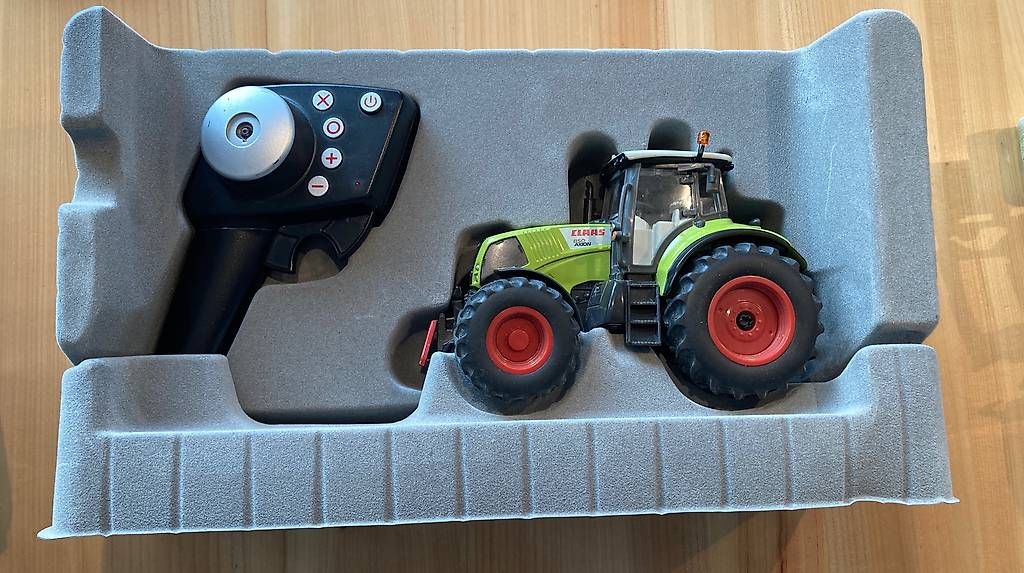 Trattori: Siku claas axion 850  – Usato da Frauenkappelen venduto da ann_65rk 1