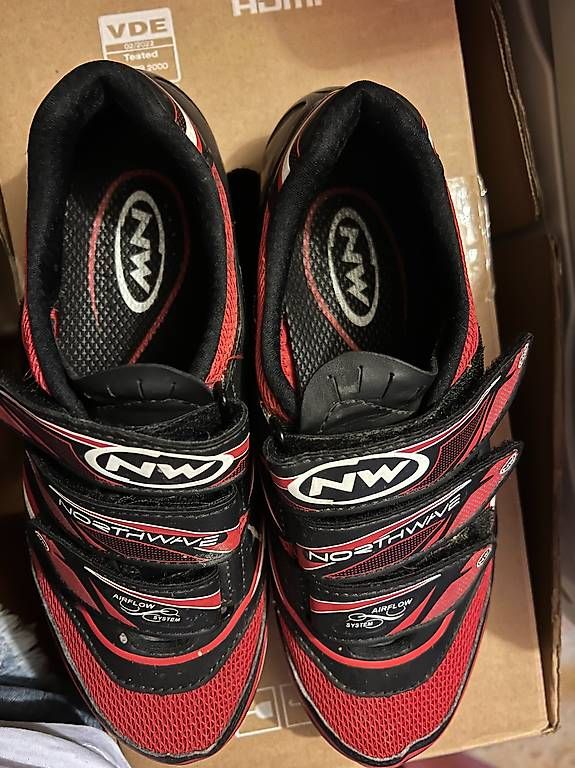 Herrenschuhe: chaussures velo pointure 41-42 – Gebraucht aus Penthalaz von Brunogtr35 1