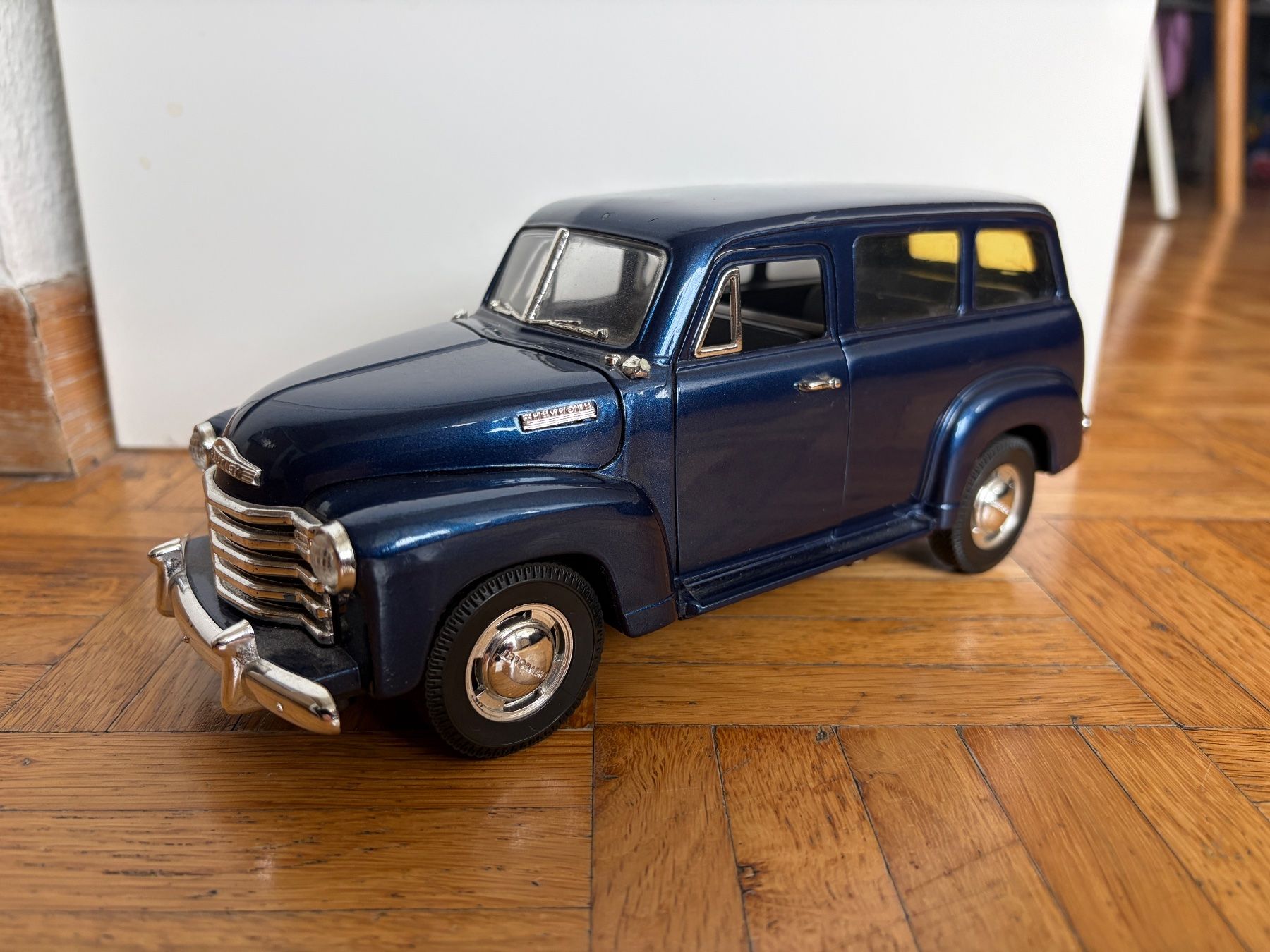 Chevrolet Modellautos: Chevrolet Suburban 1950 – Gebraucht aus Neuhausen von Jeff. 2