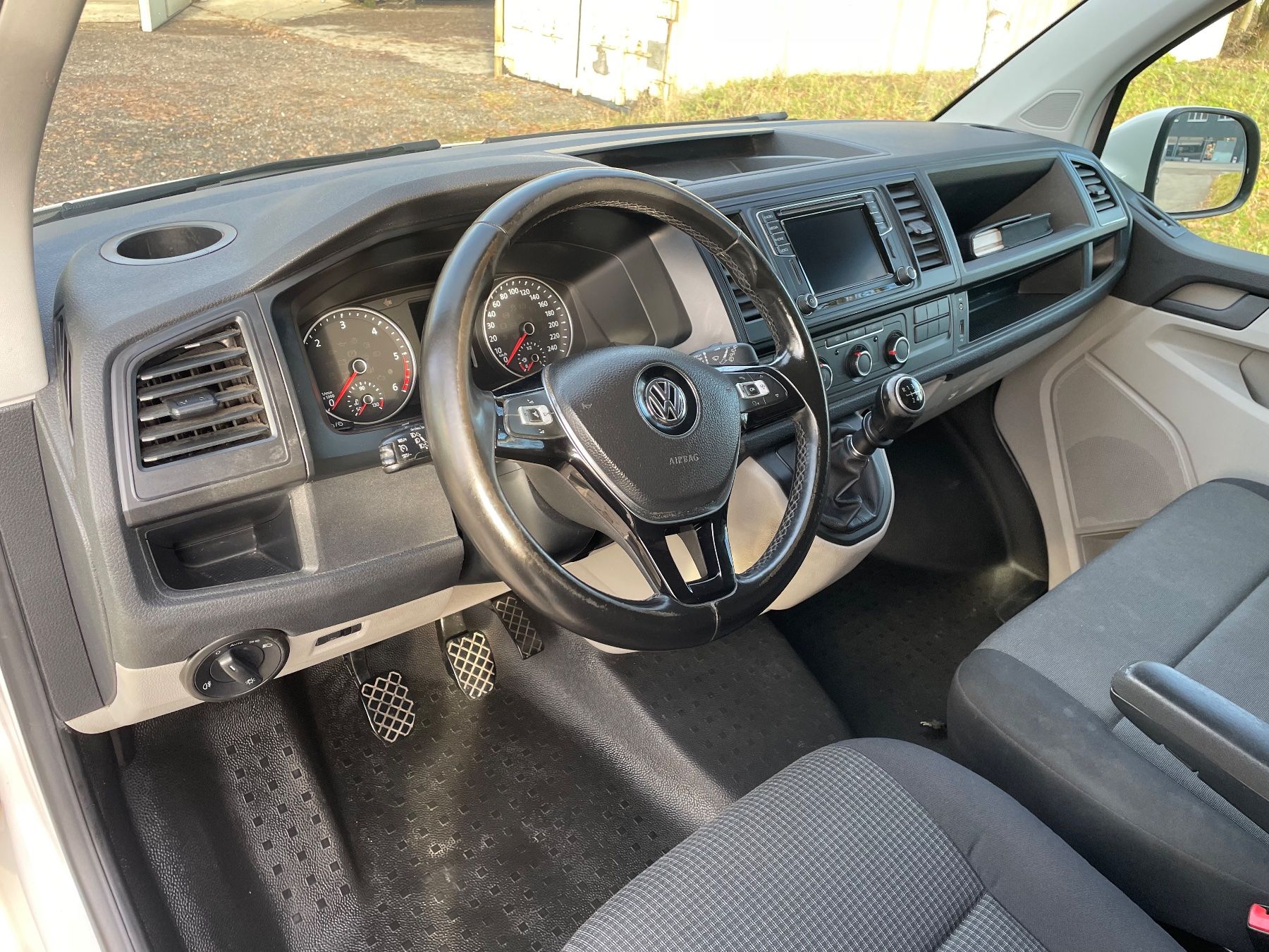 VW Nutzfahrzeuge: Vw T6 Transporter TDI Lang Version – Gebraucht aus Bettwiesen von chili1 6