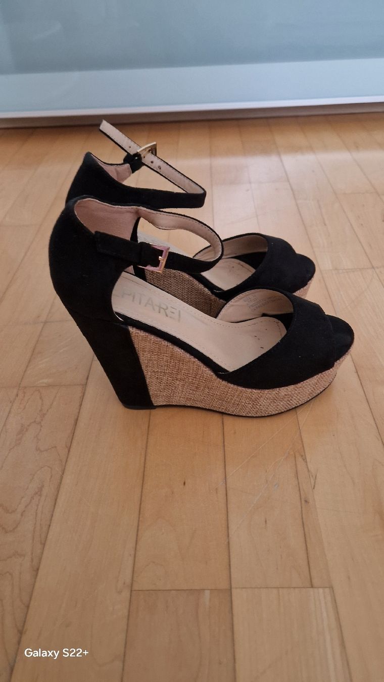 Scarpe da donna: Schuhe mit schwarzem Keil Größe 38 Piplar – Usato da Uetikon am See venduto da val_5xsw 2