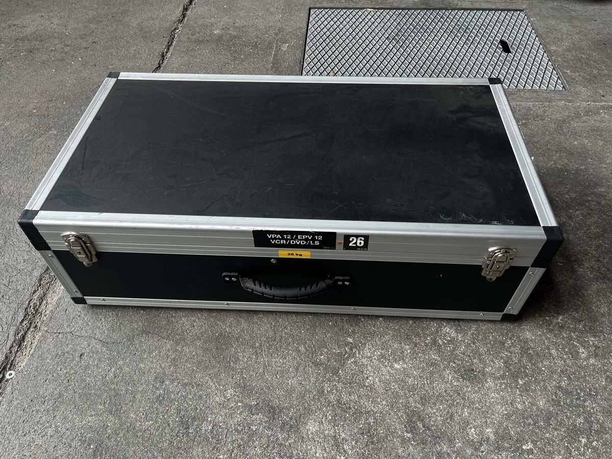Reisekoffer: VALCA BOX Transportkoffer / Flightcase mit Einlage + Rollen – Gebraucht aus Lenzburg von Tempo_1929