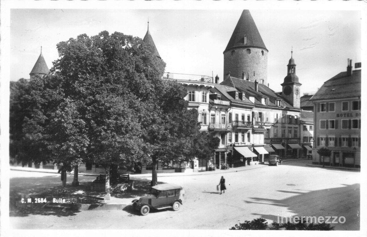 Ansichtskarten: Bulle FR // ca. 1930 Oltimer alte Autos Place – Gebraucht aus Basel von intermezzo12
