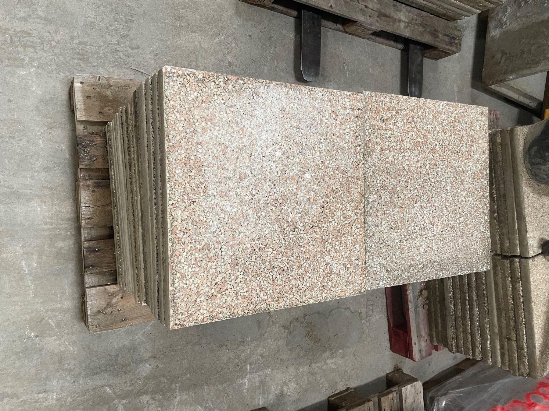 Rivestimenti per pavimenti: Dalle de jardin 50/50 rose – Usato da Ollon VD venduto da yeswecanbuild