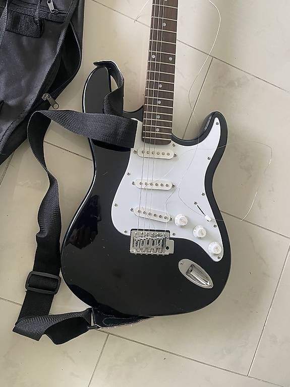 Strumenti musicali: Elektrische Gitarre Carlos – Usato da Adligenswil venduto da mer_lin