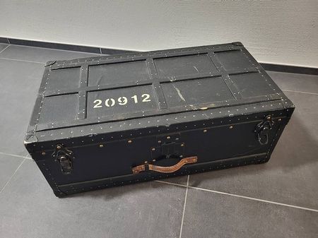 Offizierskiste Schweizer Armee mit Schlüssel