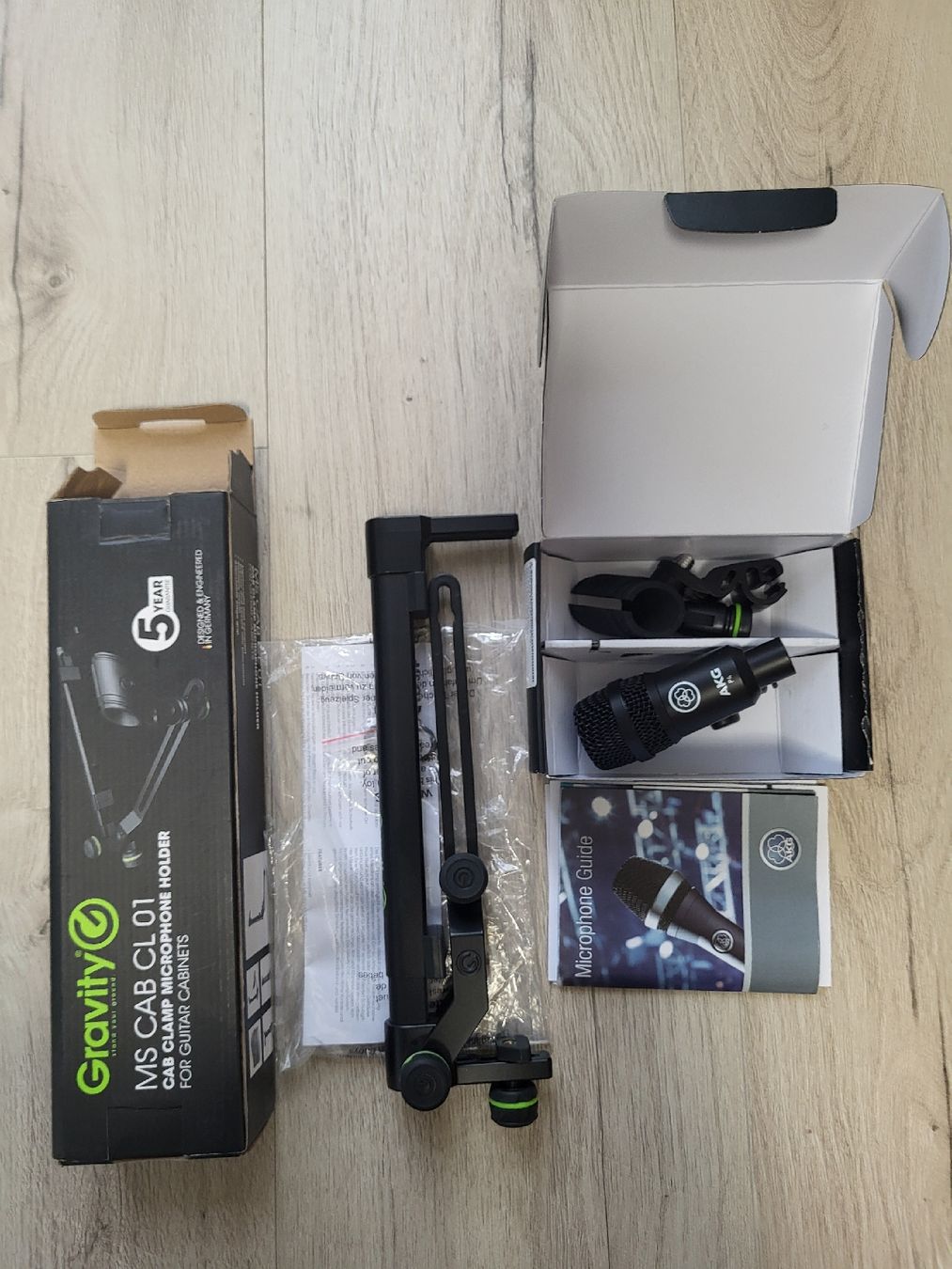 Akg Microfoni: Gravity MS CAB CL 01 & AKG P4 Mic – Nuovo e nell'imballaggio originale da Benken SG venduto da WALUK