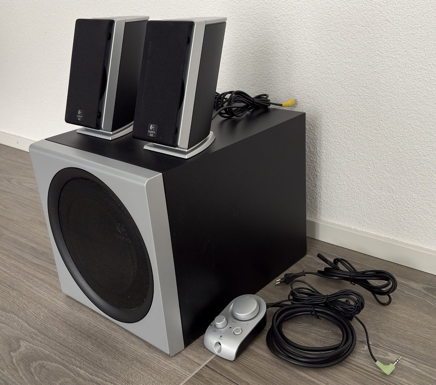 Logitech Haut-parleurs: Lautsprecher mit WOOOOOMS – D'occasion à Egerkingen par Luckyluj 1