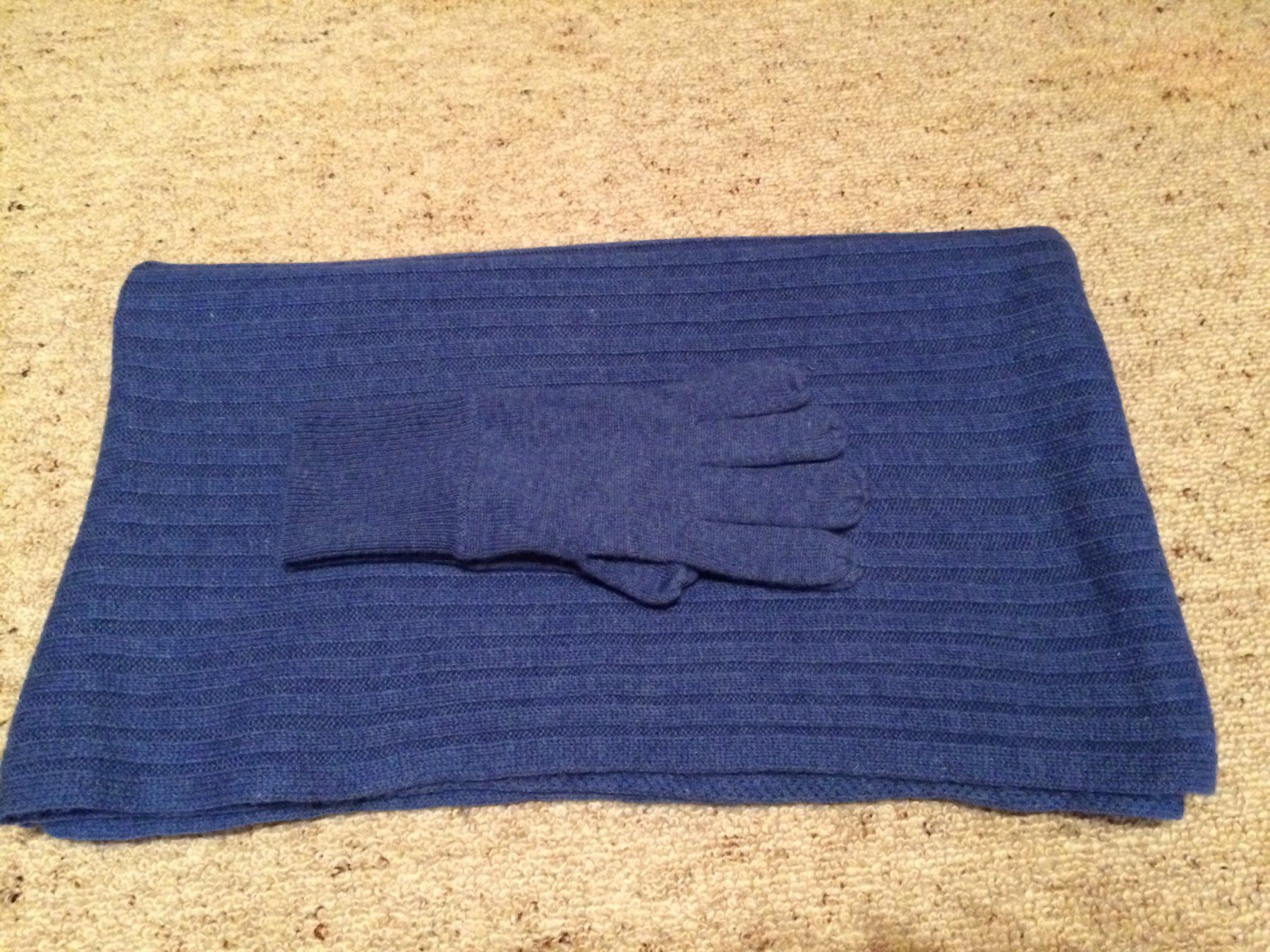 Foulard & Sciarpe: Damenschal Wolle-Kaschmir & Handschuhe, blau – Nuovo (secondo la descrizione) da Buchs AG venduto da ReaNaTsch