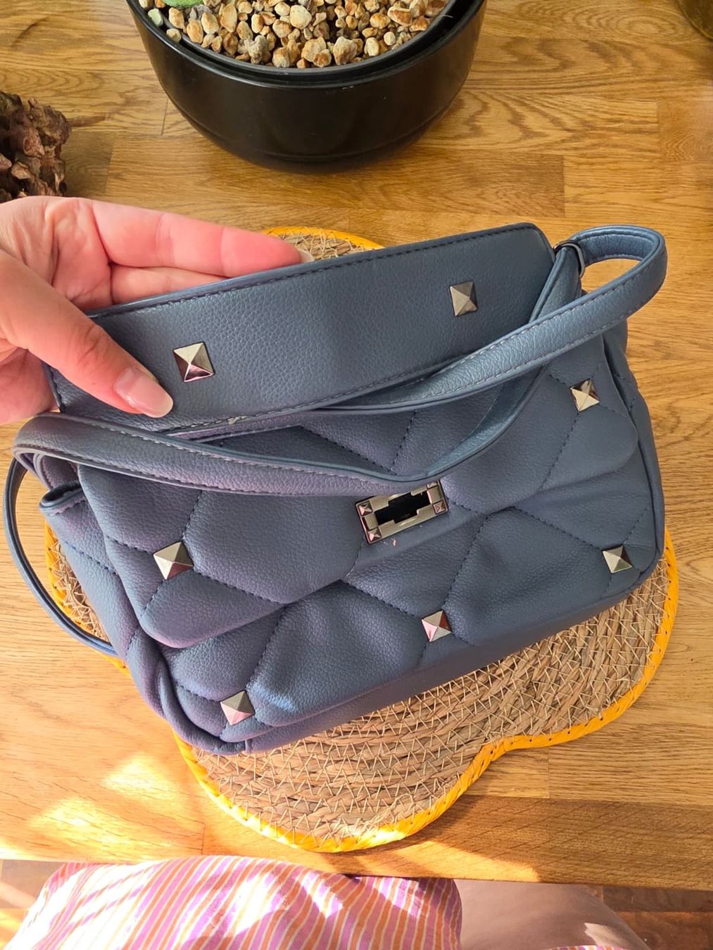Valentino Borse da donna: Blaue gesteppte Schultertasche mit Nieten – Usato da Thun venduto da inuyasha93 1
