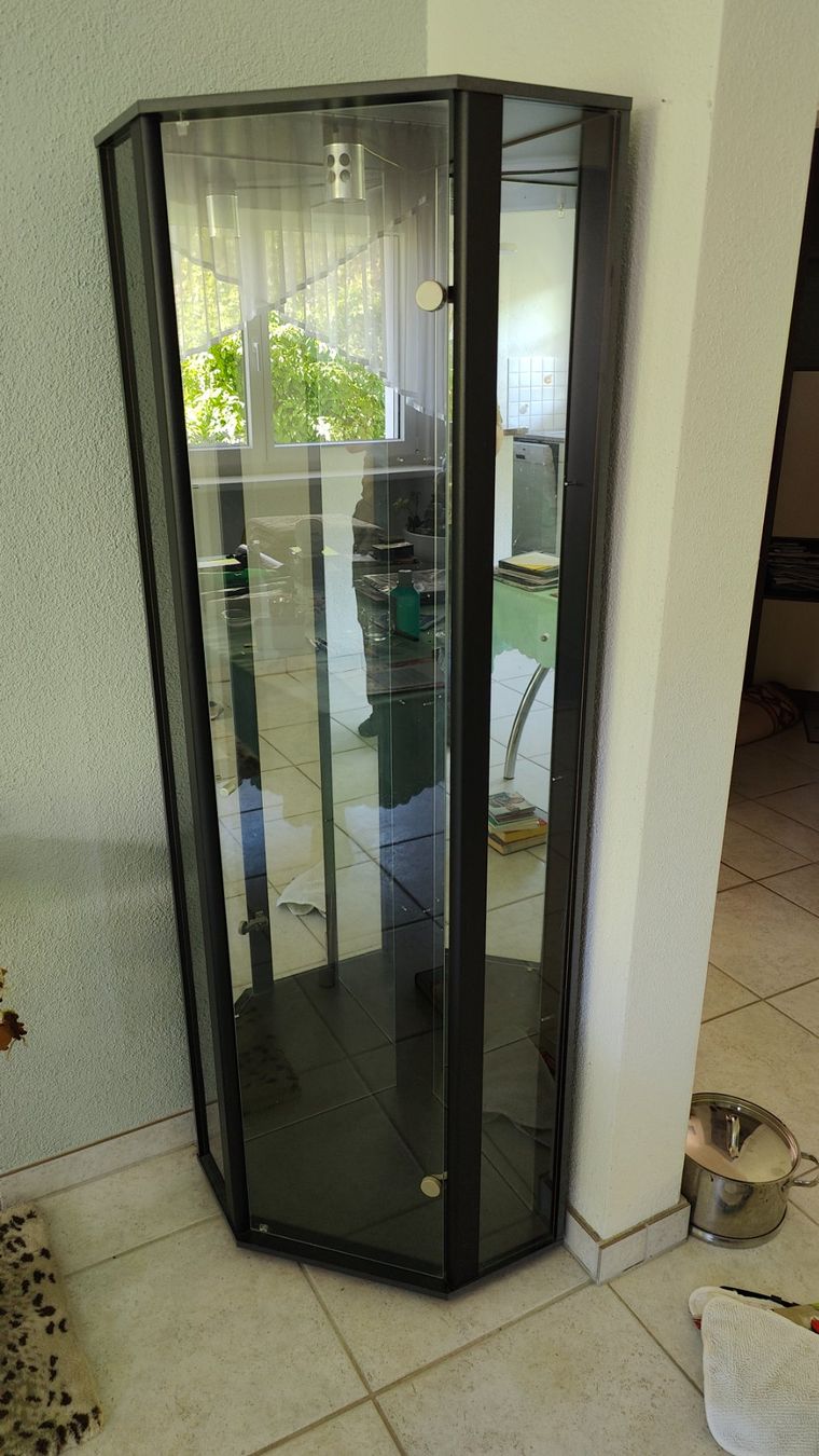 Vetrine: Glasvitrine 3 Etagen – Usato da Wohlen AG venduto da Chemikus0 1