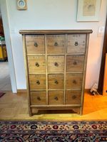 Apothekerkommode Holz 12 Schubladen mit Griffen NP 750.--